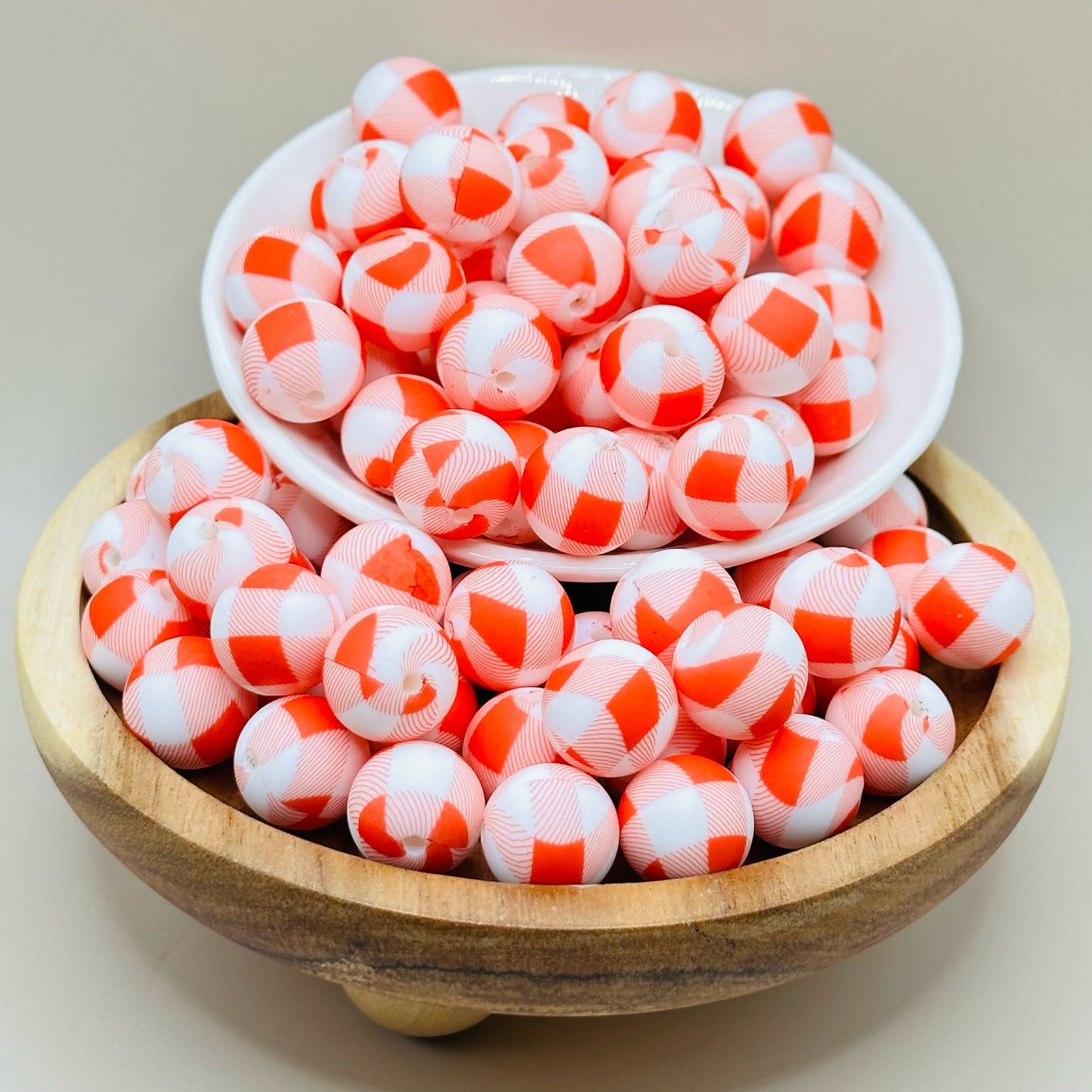 15mm Red and White Plaid Silicone Bead
