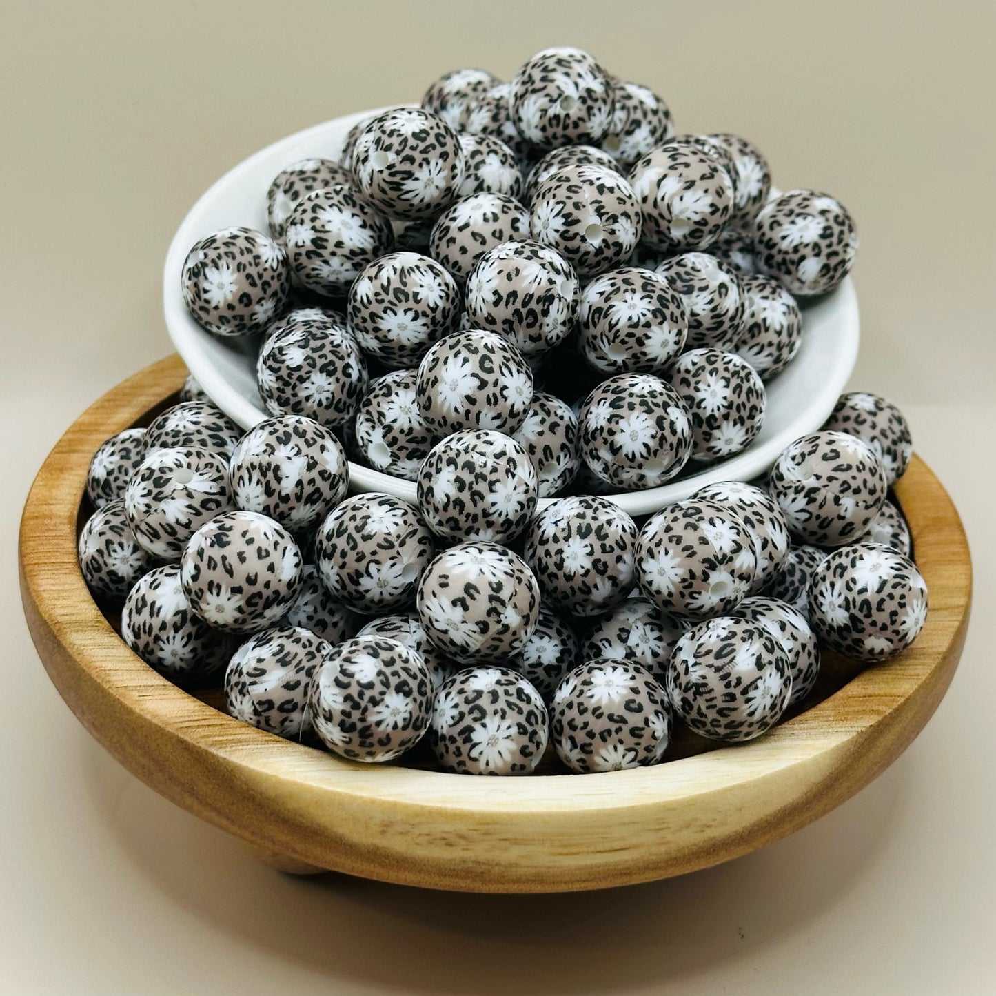 15mm Daisies on Animal Print Silicone Bead