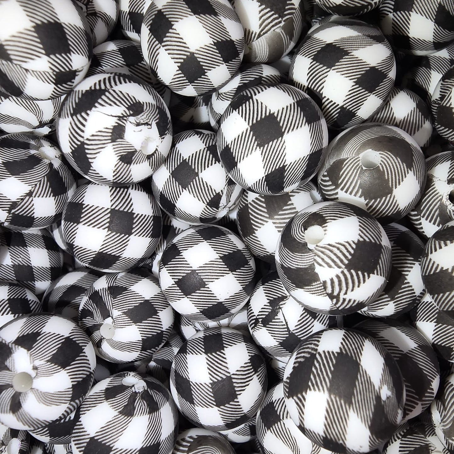 15mm Black and White Plaid Silicone Bead