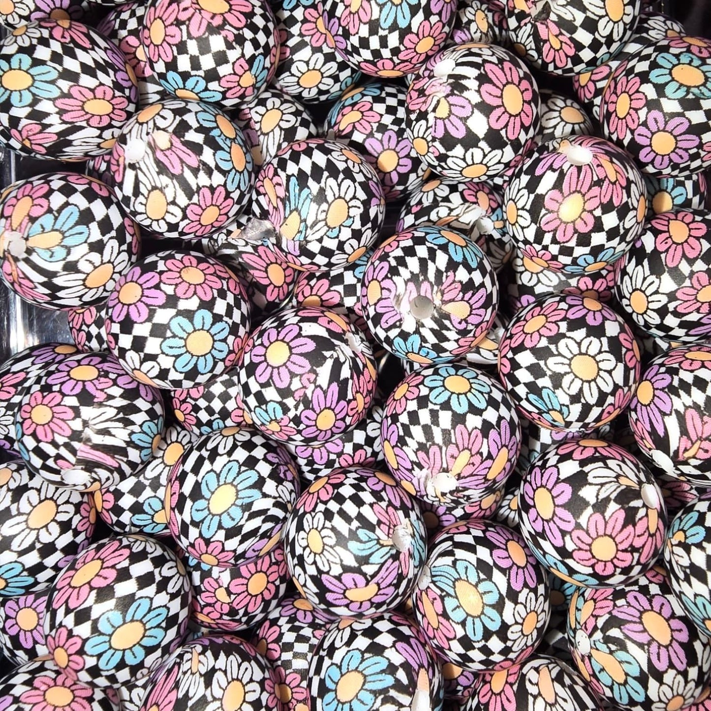15mm Retro Checker Flower Print Silicone Bead
