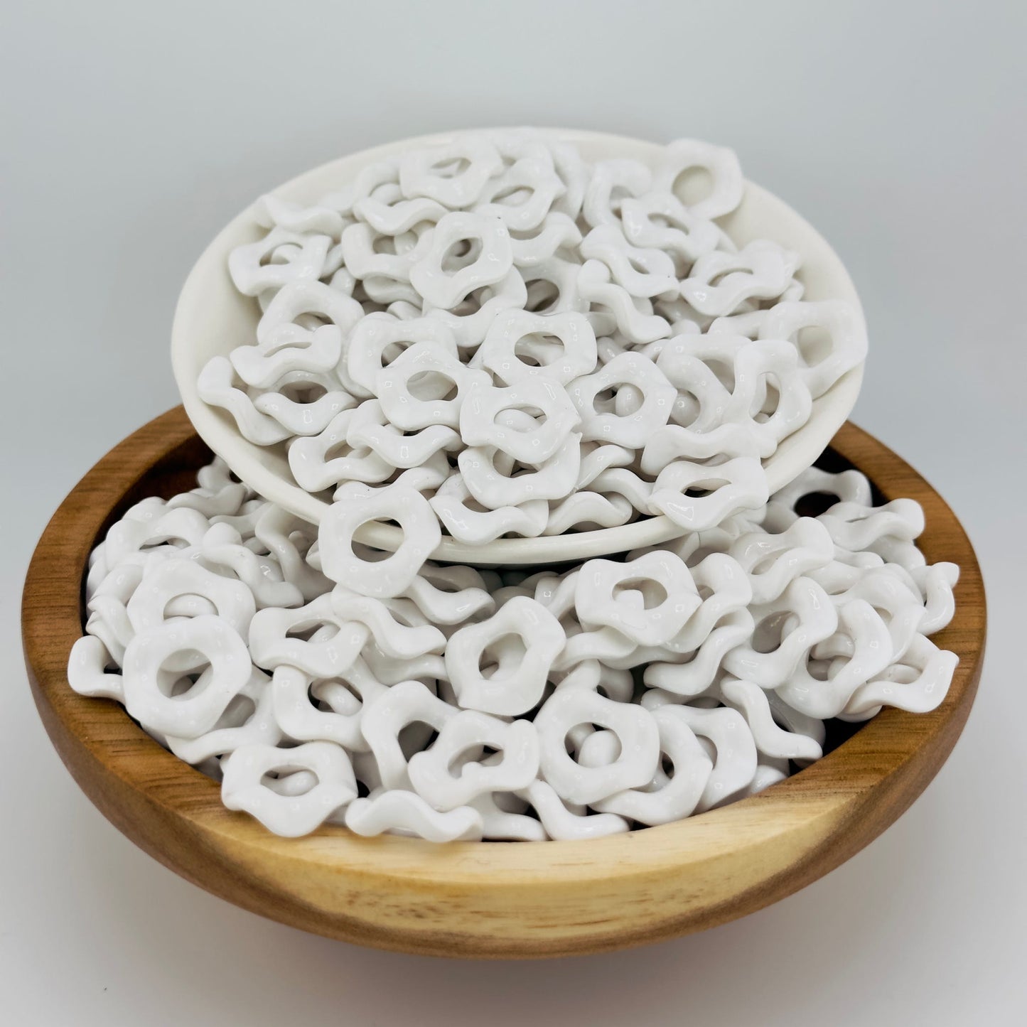 14mm Wavy White Glossy Spacers