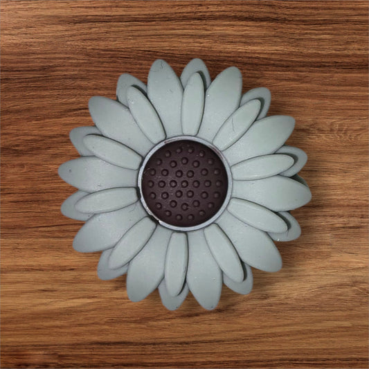 Gray Daisy Focal